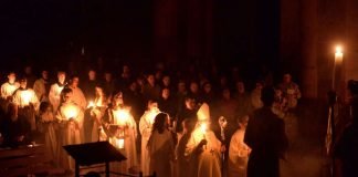 Einzug Osternacht 2017 (Foto: Klaus Landry)