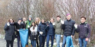 Gruppenbild vor Hecke (Foto: Stadt Speyer)
