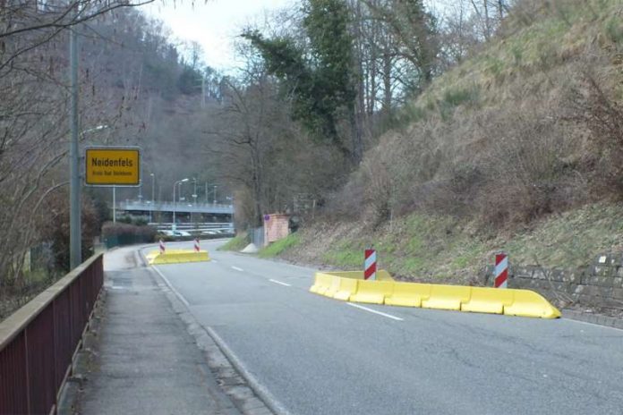 Die Fahrbahnverengung am östlichen Neidenfelser Ortsrand (Foto: André Faßbender)