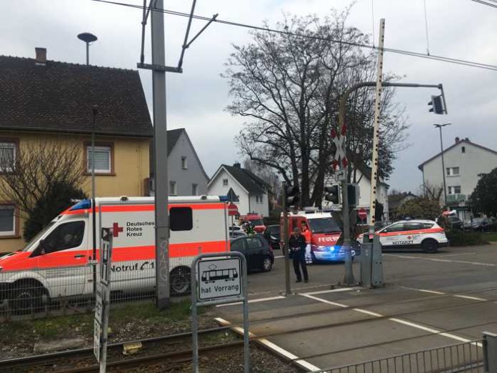 Zufällig vorbeikommende Handwerker befreiten das Kind Zufällig vorbeikommende Handwerker befreiten das Kind