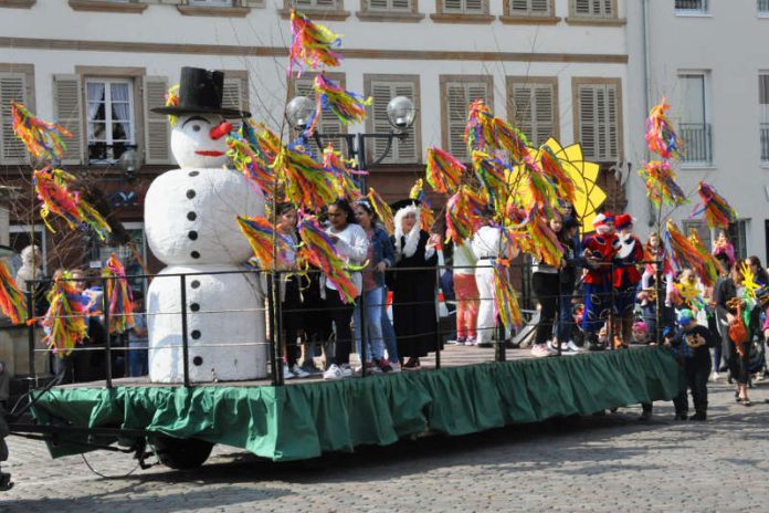 Ri, ra, ro, de Summerdach isch do! Auch in der Landauer Innenstadt und den Stadtdörfern Mörlheim und Godramstein finden in Kürze traditionelle Lätare-Umzüge zur Verabschiedung des Winters statt. (Foto: Stadt Landau in der Pfalz)