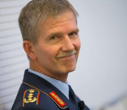 Der Inspekteur der Streitkräftebasis, Generalleutnant Martin Schelleis (Foto: Bundeswehr / Jane Schmidt)