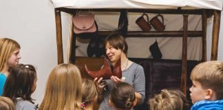 Kinder in der Robin Hood Ausstellung (Foto: Historisches Museum der Pfalz Speyer, Carolin Breckle)