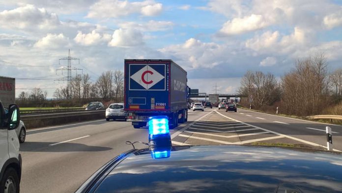 Viel Verkehr auf der A 61 (Foto: Polizei RLP) Viel Verkehr auf der A 61 (Foto: Polizei RLP)