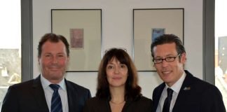Die Messe Frankfurt setzt in der Ausbildung ihres Nachwuchses im Bereich Facility Management und Gebäudetechnik auf die Hochschule an ihrem Heimatstandort Frankfurt am Main: (v.l.n.r.) Wolfgang Marzin, Vorsitzender der Geschäftsführung der Messe Frankfurt, https://www.messefrankfurt.com/etc/designs/default/0.gifIris Jeglitza-Moshage, Unternehmenskommunikation Messe Frankfurt und Prof. Dr. Frank E.P. Dievernich, Präsident der Frankfurt UAS, freuen sich auf die Zusammenarbeit. (Foto: Frankfurt UAS/ Benedikt Bieber)