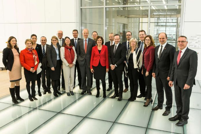 Die rheinland-pfälzische Landesregierung und der Vorstand der BASF SE haben sich zu Gesprächen in Ludwigshafen getroffen. Im Mittelpunkt des Informationsaustauschs, der jährlich stattfindet, stand ein breites Spektrum von Themen. (Foto: BASF-SE / Hans-Juergen Doelger)