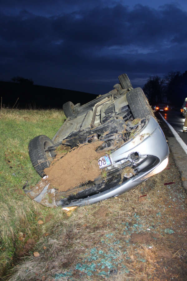 Das Auto überschlug sich (Foto: Polizei RLP)