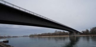 Die Salierbrücke zwischen Speyer und Altlußheim-Lußhof (Foto: Reinhard Schnell)