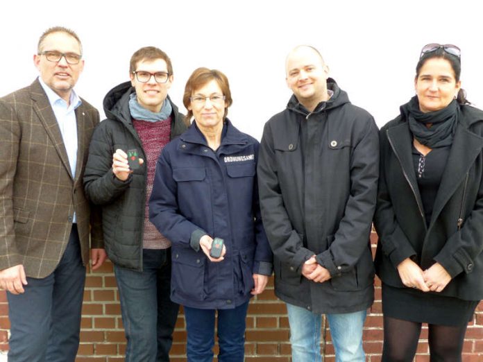 Freuen sich gemeinsam über mehr Sicherheit: (von links) EnBW Kommunalberater Willi Parstorfer, Museumsleiter Lars Maurer, Diana Vogt, Ordnungsamtsleiter Pascal Seidel und Personalrätin Yvonn Rogowski. (Foto: Andrea Baisch)