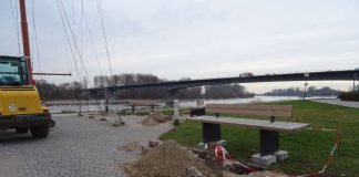 Neue Sitzbänke am Flaggenmast (Foto: Stadt Speyer)