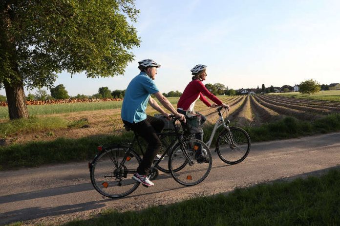 Spargelfelder und Rheinebene begeistern immer mehr Radtouristen (Foto: Staronwerk.de) Spargelfelder und Rheinebene begeistern immer mehr Radtouristen (Foto: Staronwerk.de)