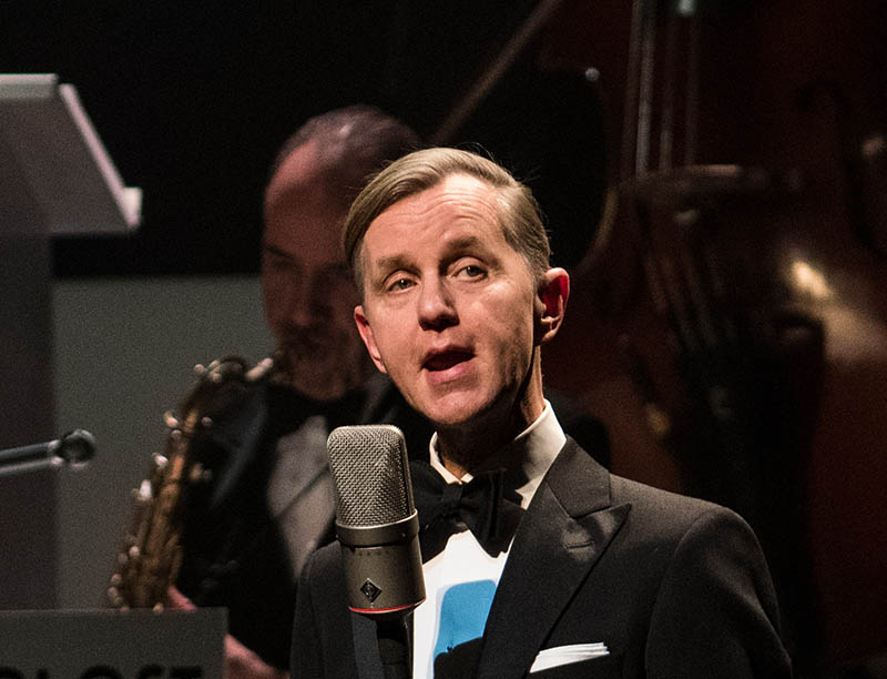 Max Raabe und sein Palast Orchester im Rosengarten (Foto: Helmut Dell)