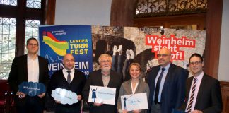 von links: Henning Paul (Geschäftsführer Badischer Turner-Bund), Jürgen Kirchner (Bürgermeister Hemsbach), Gerhard Mengesdorf (Präsident Badischer Turner-Bund), Carmen Harmand (Leiterin Amt für Bildung und Sport der Stadt Weinheim), Heiner Bernhard (Oberbürgermeister Weiheim) und Manuel Just (Bürgermeister Hirschberg) (Foto: Badischer Turner-Bund)