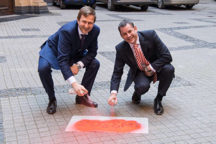Oberbürgermeister Sven Gerich und Bürgermeister Dr. Oliver Franz (Foto: Landeshauptstadt Wiesbaden) Oberbürgermeister Sven Gerich und Bürgermeister Dr. Oliver Franz (Foto: Landeshauptstadt Wiesbaden)