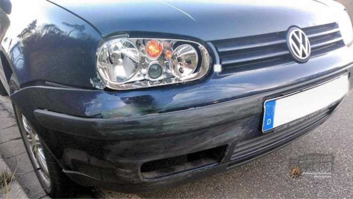 Am VW Golf des Unfallverursachers entstand Frontschaden. Am VW Golf des Unfallverursachers entstand Frontschaden.