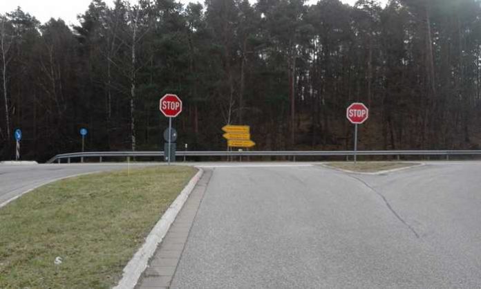 STOPP-SCHILD K 79 - Die Räder müssen stehen