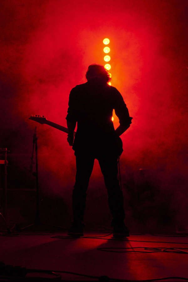 Siegerfoto des Publikumswettbewerbs beim Finale der letzten Rock-N-Pop-Youngsters-Runde im April 2017. Abbildung: Gitarrist CURSE OF LIVE beim Finale 2017 in Ingelheim (Foto: Lena Boller) Siegerfoto des Publikumswettbewerbs beim Finale der letzten Rock-N-Pop-Youngsters-Runde im April 2017. Abbildung: Gitarrist CURSE OF LIVE beim Finale 2017 in Ingelheim (Foto: Lena Boller)