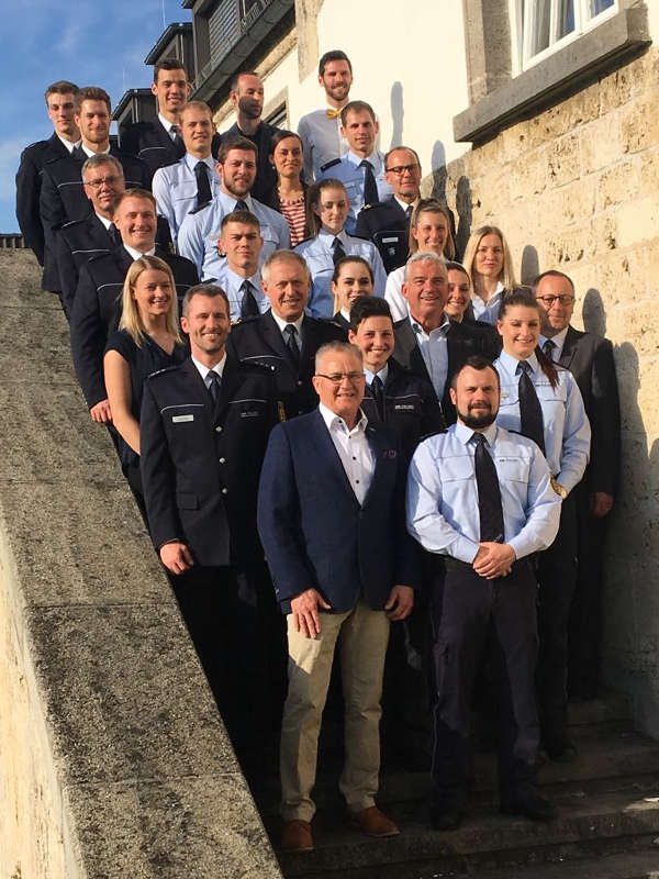 Innenminister Thomas Strobl und die geehrten Polizeisportlerinnen und Polizeisportlern (Foto: Ministerium)