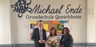 Bürgermeister und Schuldezernent Dr. Maximilian Ingenthron gemeinsam mit der neuen Schulleiterin der Michael-Ende-Grundschule, Anja Vetter, und Silke Schick (r.), zuständige Referatsleiterin der Schulaufsicht für Grundschulen an der ADD in Neustadt. (Foto: Stadt Landau in der Pfalz)