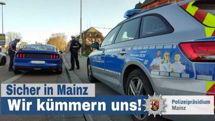 Die Polizei Mainz bei einer Kontrolle