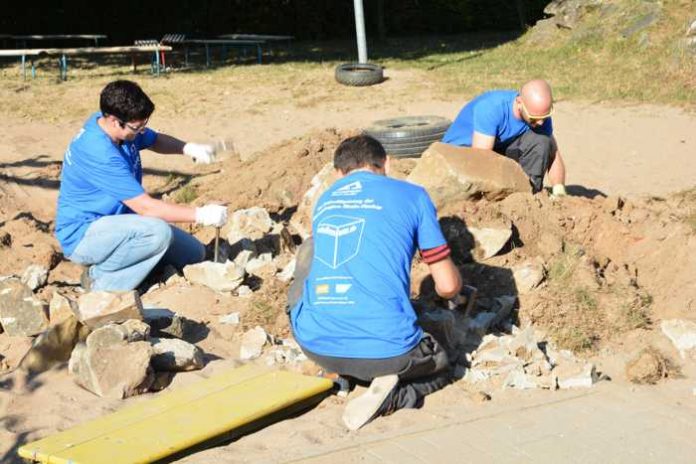 Freiwilligentag 2016: Fleißige Helfer im Kindergarten Gänseblümchen in Weiler