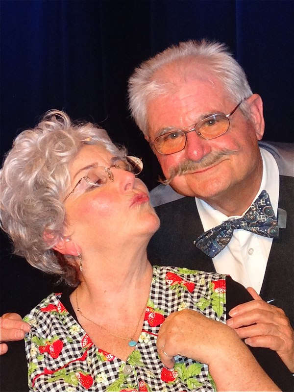 Gerda (Alice Hoffmann) und Walter (Norbert Roth) im Tête-à-tête (Foto: KG Eule) Gerda (Alice Hoffmann) und Walter (Norbert Roth) im Tête-à-tête (Foto: KG Eule)