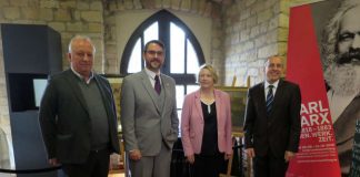 Dr. Dieter Ante, OB Marc Weigel, Prof. Dr. Beatrix Bouvier und Prof. Dr. Konrad Wolf (v.li.) (Foto: Stadtverwaltung Neustadt)