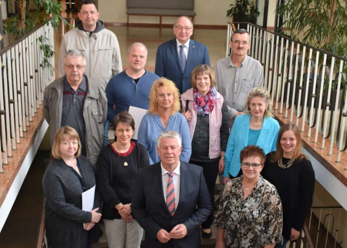 Die Mitarbeiter wurden für 40 und 25 Jahre Dienst am Bürger geehrt (Foto: Stadtverwaltung Worms)