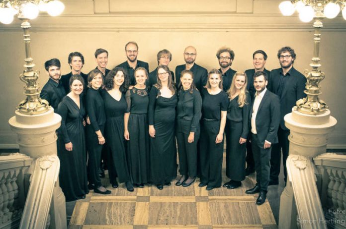 „Neuer Kammerchor Berlin“ unter Leitung von Adrian Emans (Foto: Simon Hertling) „Neuer Kammerchor Berlin“ unter Leitung von Adrian Emans (Foto: Simon Hertling)