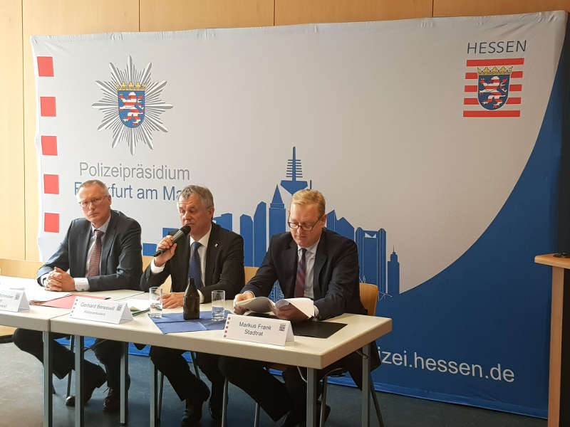 Foto von der Pressekonferenz. v.l.: Albrecht Schreiber, Gerhard Bereswill, Markus Frank (Foto: Stadt Frankfurt am Main)