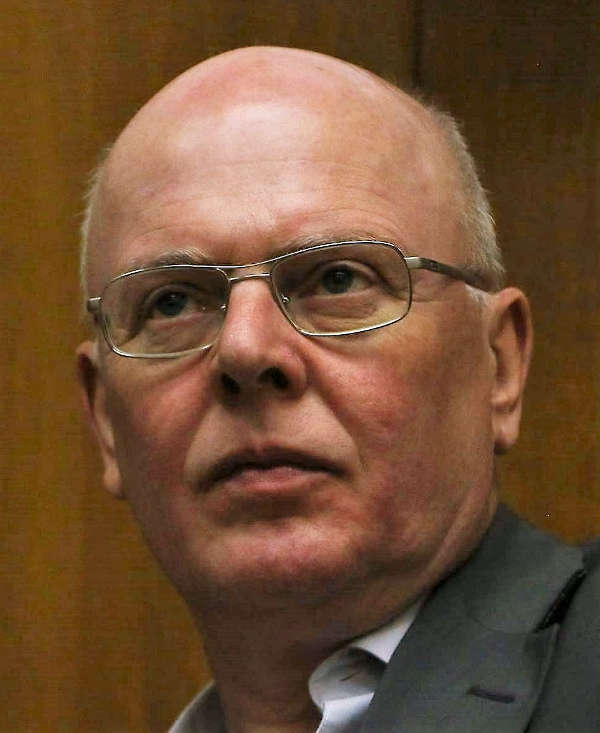 Dr. Wolfgang Ressmann Dr. Wolfgang Ressmann