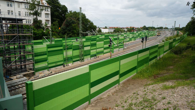 Schallschutzwand in Leipzig (Foto: Deutsche Bahn AG / Volker Emersleben)