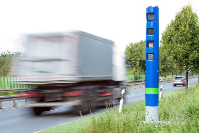 Kontrollsäulen überprüfen zukünftig die Einhaltung der Mautpflicht auf Bundesstraßen. (Foto: Toll Collect)
