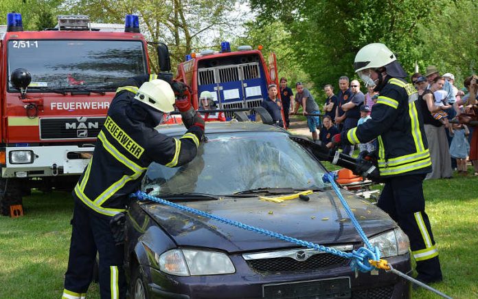 Übung der Feuerwehr beim Tag der offenen Tür (Foto: Feuerwehr Landau-Land)