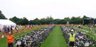 Wechselzone beim Triathlon (Foto: Hannes Blank)