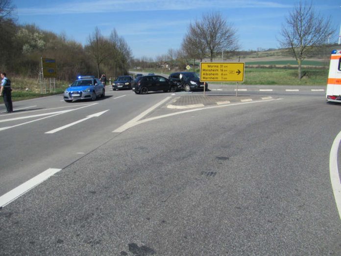 Unfallstelle im Einmündungsbereich der B47/L401 bei Marnheim (Foto: Polizei RLP)