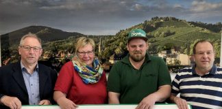 Vom Weinbauverband Hessische Bergstraße: Otto Guthier, Christa Guth, Johannes Bürkle und Helmut Antes (von links). (Foto: Weinbauverband Bergstraße)