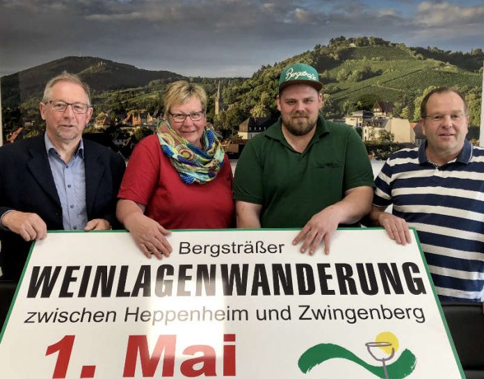Vom Weinbauverband Hessische Bergstraße: Otto Guthier, Christa Guth, Johannes Bürkle und Helmut Antes (von links). (Foto: Weinbauverband Bergstraße)