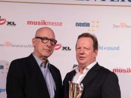 Manfred Teubner (Laudator) & Ralf Kokemüller (CEO BB Promotion) (Foto: Ben Pakalski)