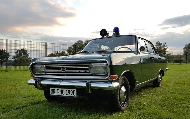 Der Neuzugang im 1. Deutschen Polizeioldtimer Museum Marburg, einen Opel Rekord B aus dem Jahr 1966 (Foto: Dersch)