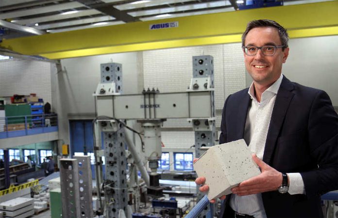 Professor Dr. Christian Glock Professor Dr. Christian Glock