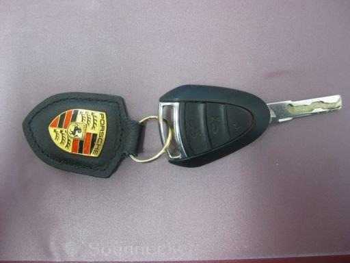 Porsche-Schlüssel mit Anhänger