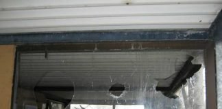 Zerbrochene Fensterscheiben, Symbolbild