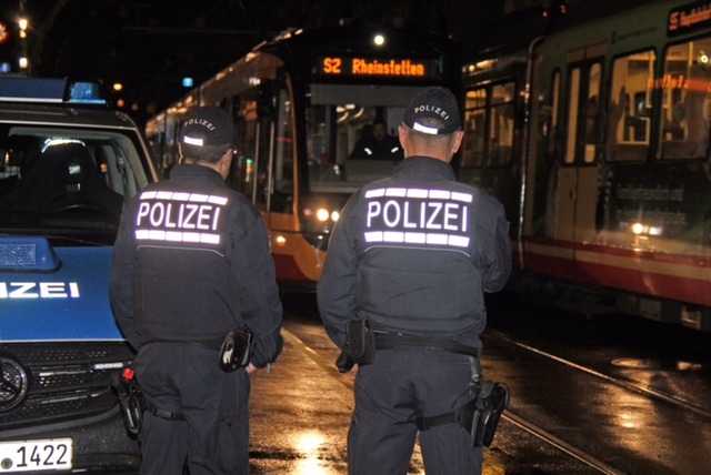 Zur Stärkung des subjektiven Sicherheitsgefühls führten die Verkehrsbetriebe und das Polizeipräsidium Karlsruhe gestern Abend eine weitere Schwerpunktkontrolle durch