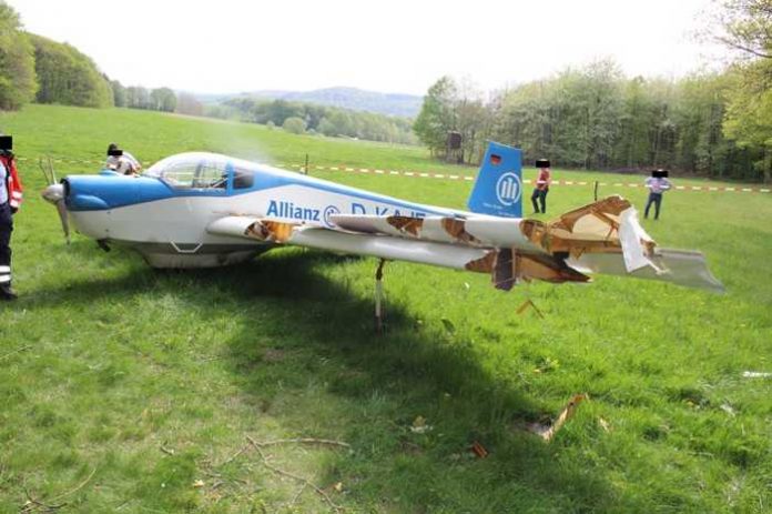 Der Pilot hatte einen Schutzengel und rettende Äste - Absturz in Eßweiler Der Pilot hatte einen Schutzengel und rettende Äste - Absturz in Eßweiler