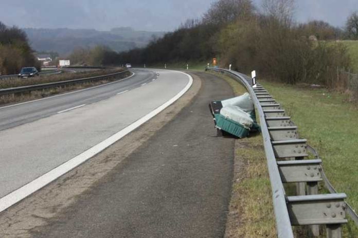 Sofa auf der A62 Sofa auf der A62