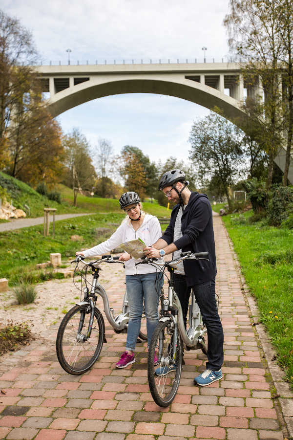 Lust auf eine Fahrradtour aber zu viel Respekt vor den sieben Pirmasenser Hügeln? Kein Problem! Mit dem E-Bike wird Radeln zum Vergnügen. (Foto: Stadt Pirmasens / Harald Kröher) Lust auf eine Fahrradtour aber zu viel Respekt vor den sieben Pirmasenser Hügeln? Kein Problem! Mit dem E-Bike wird Radeln zum Vergnügen. (Foto: Stadt Pirmasens / Harald Kröher)