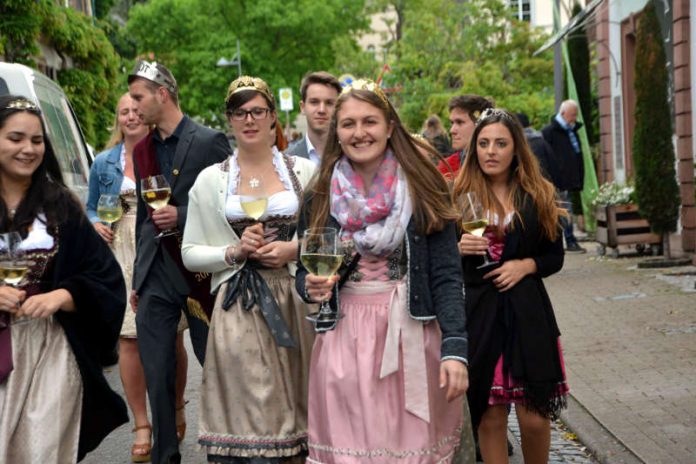 Weinprinzessinnen beim Haardter Weinfest 2017