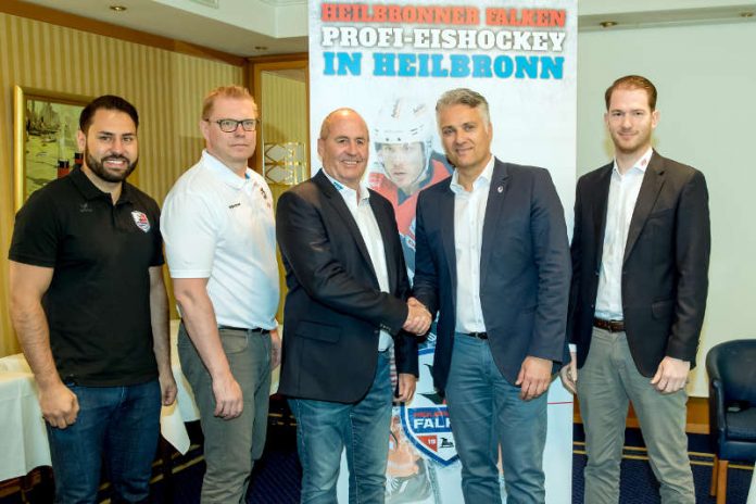 Marco Schütz (Co-Trainer Heilbronner Falken), Ilkka Pakarinen (Development Coach), Marcus Kuhl (Geschäftsführer Eishockey-Leistungszentrum Mannheim e.V.), Atilla Eren (Geschäftsführer Heilbronner Falken), Youri Ziffzer (Teamleiter Adler Mannheim) (Foto: AS-Sportfoto / Sörli Binder)