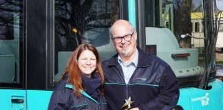 Andrea Ramsthaler und Jens Buchhold mit Trophäen nach dem Vorentscheid bei der Tram-EM 2018 (Foto: VGF)